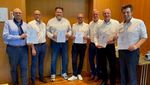 Group picture of 7 people at the presentation of the award; among them Managing Director Christian Rinke and Björn Kass