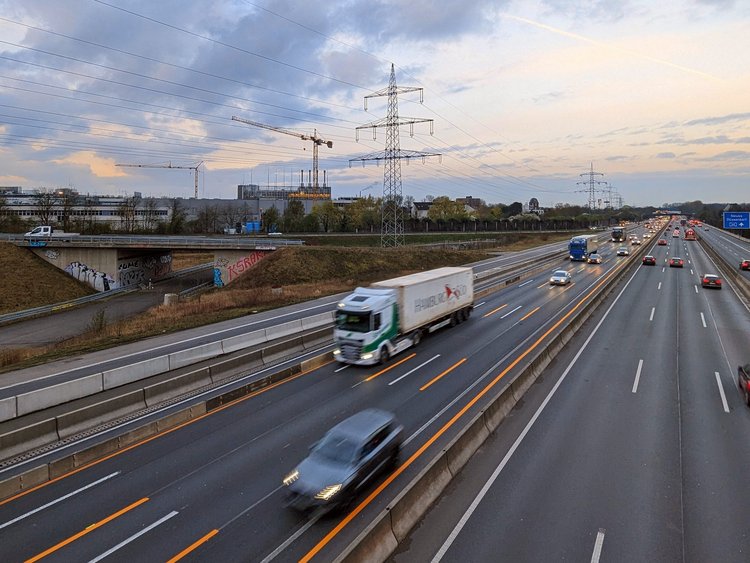 A46, Autobahndreieck DĂŒsseldorf-SĂŒd Bild zeigt die Autobahn A46 am Autobahndreieck DĂŒsseldorf-SĂŒd.